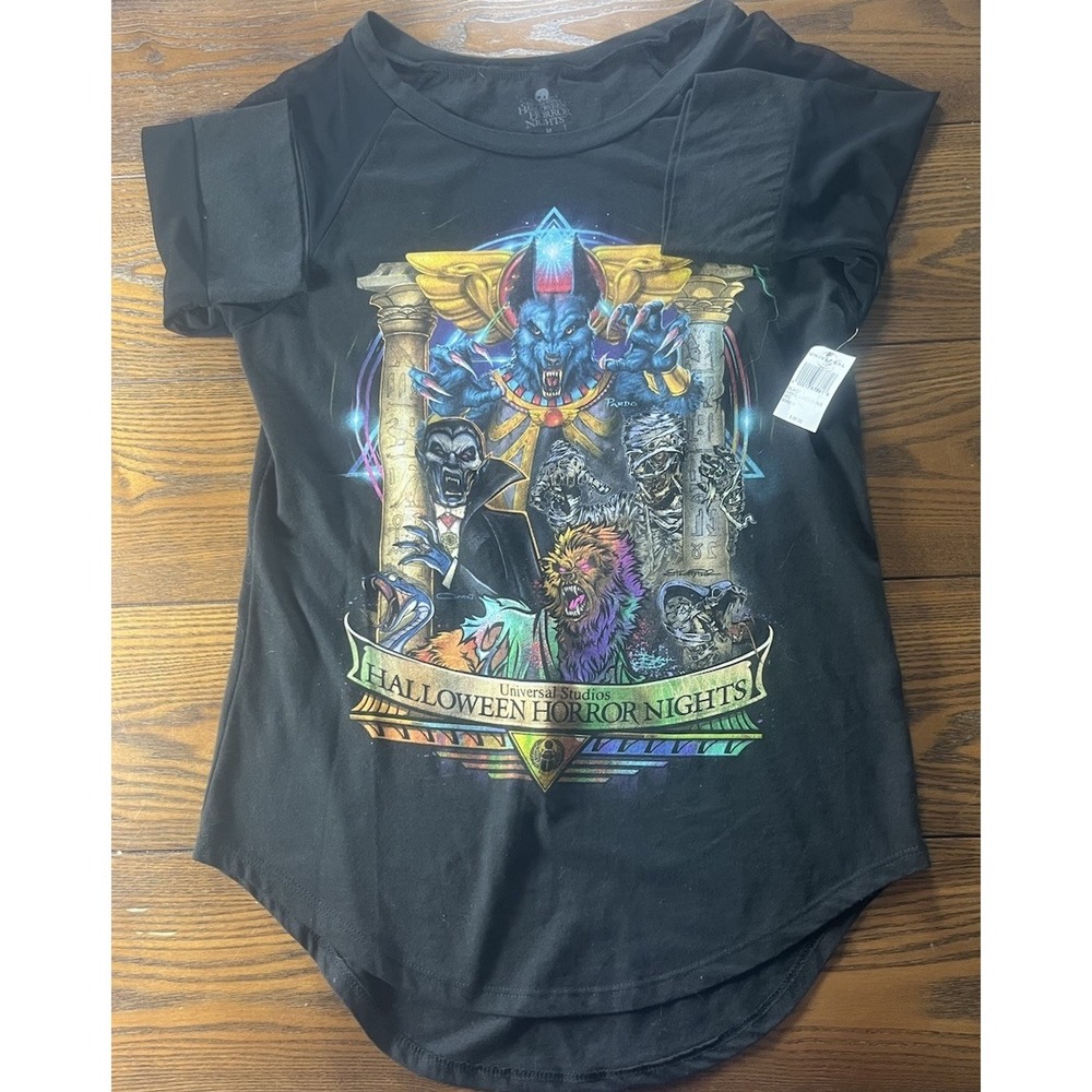 NEW HHN 2022 Top Halloween Horror Nights Size M Signature Series Graphic NWT
